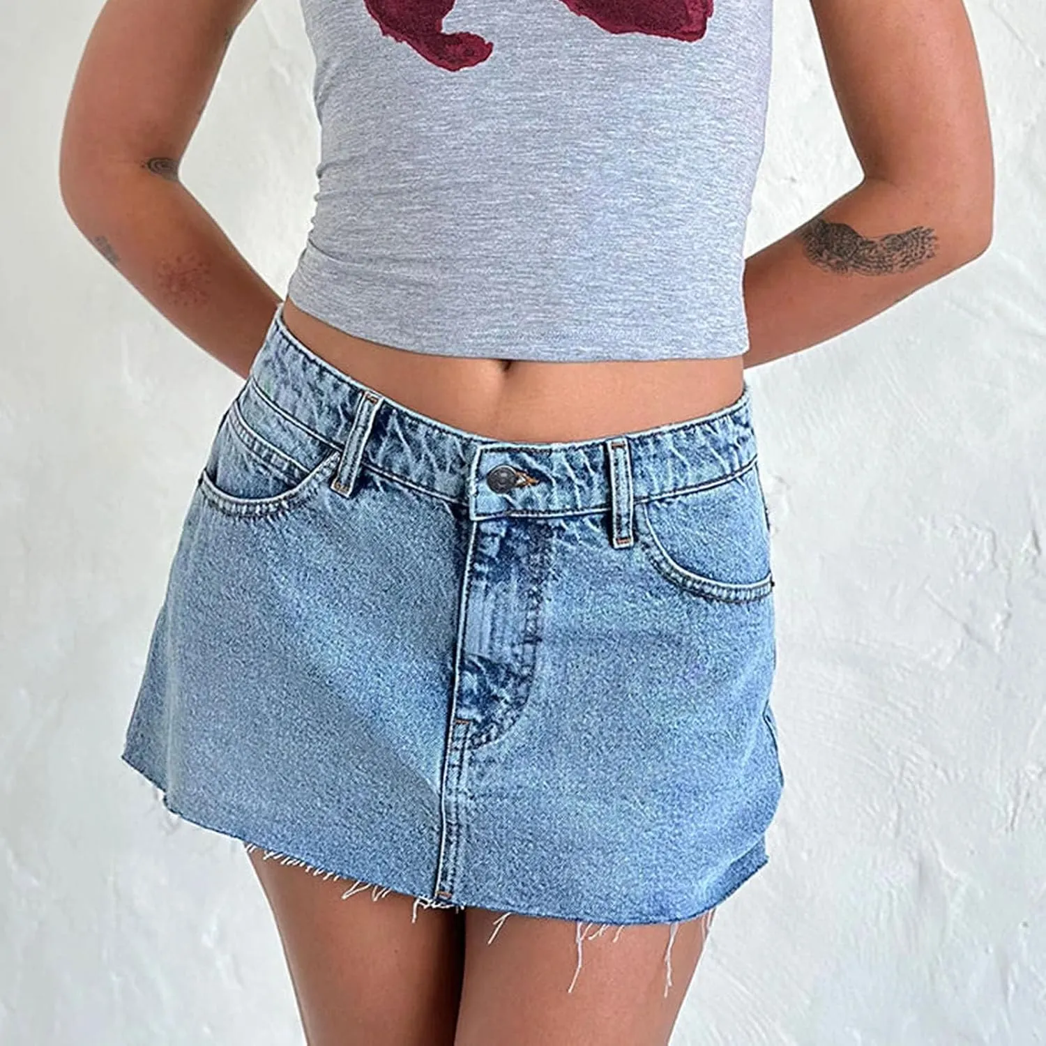Women's Denim Mini Skirts Low Waist Raw Hem Casual Fashion Jean Skirts for Summer Streetwear