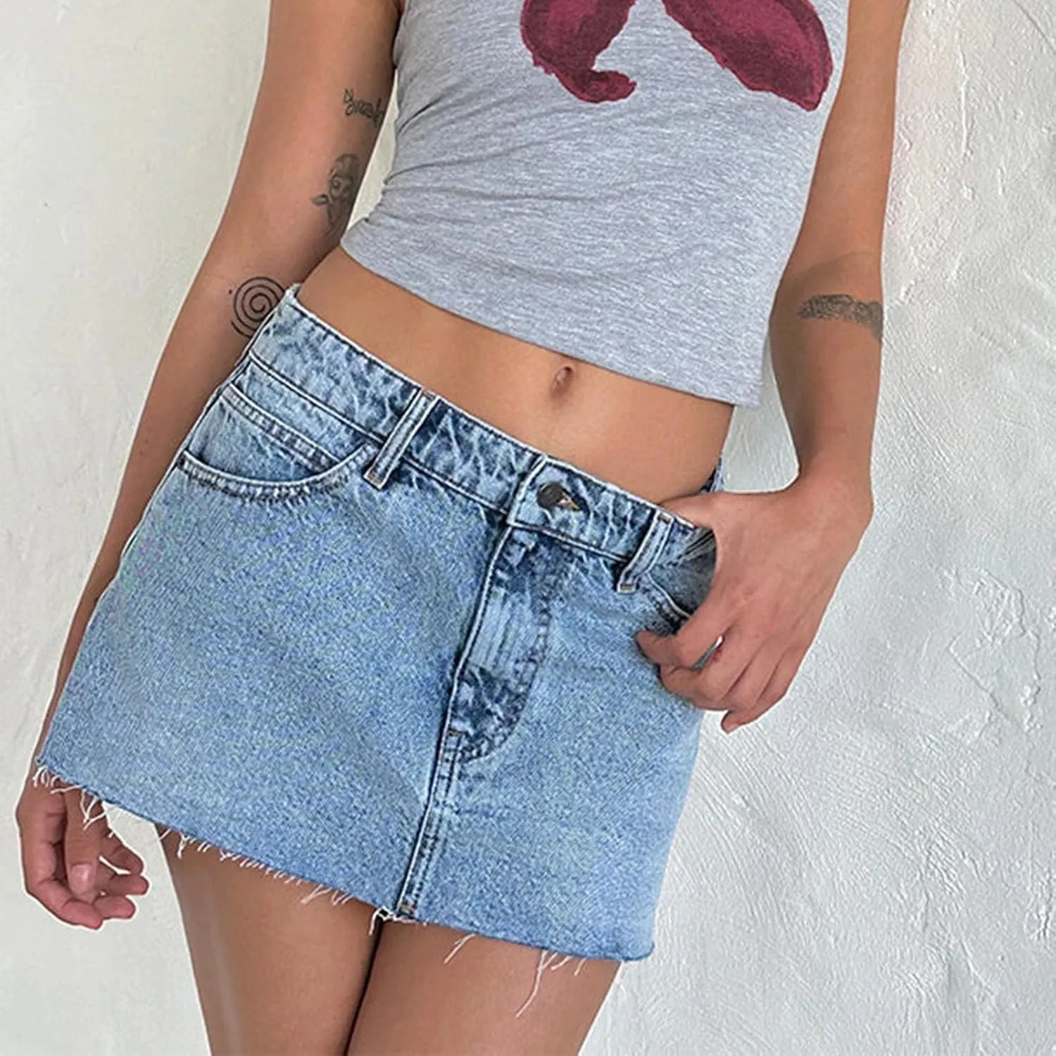 Women's Denim Mini Skirts Low Waist Raw Hem Casual Fashion Jean Skirts for Summer Streetwear