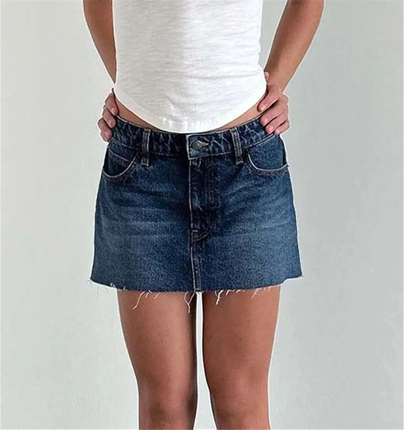 Women's Denim Mini Skirts Low Waist Raw Hem Casual Fashion Jean Skirts for Summer Streetwear