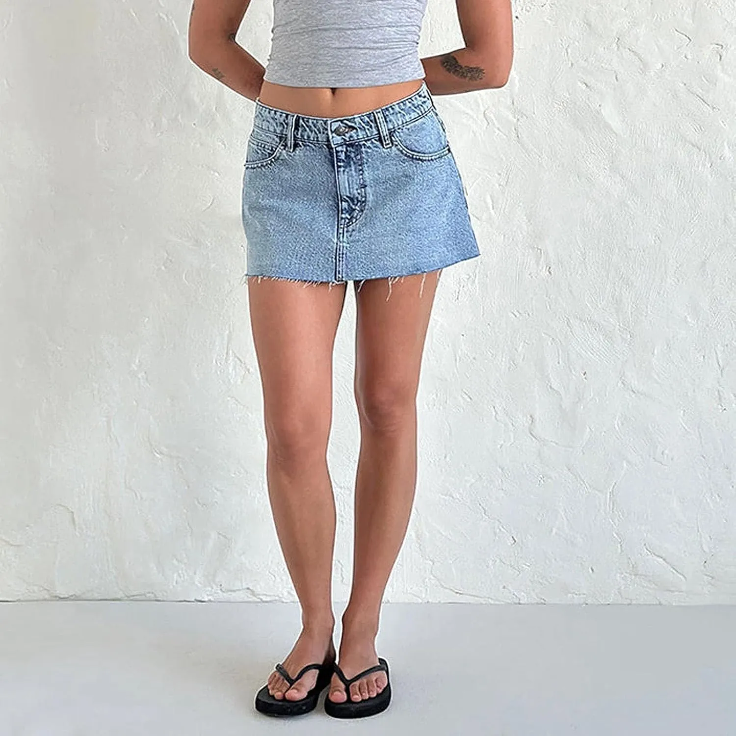 Women's Denim Mini Skirts Low Waist Raw Hem Casual Fashion Jean Skirts for Summer Streetwear